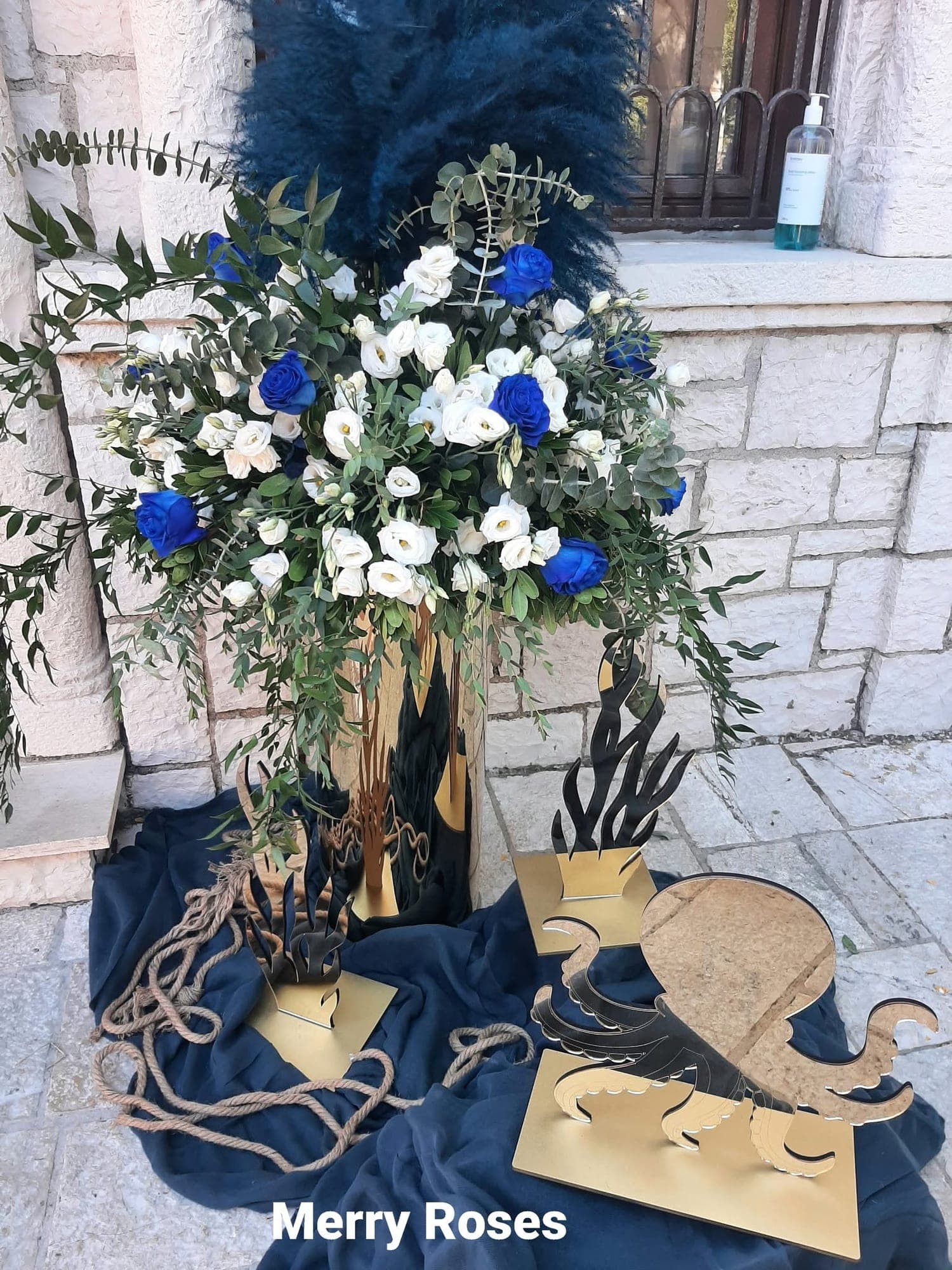 Ένα χταπόδι σε navy και χρυσό · ο Ευθύμιος — 3